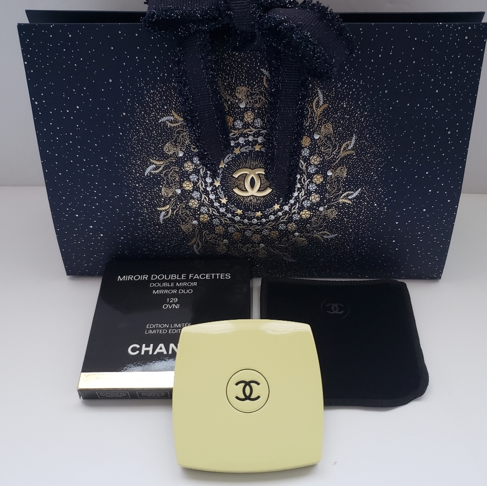 💖100% Authentic CHANEL Limited Edition Compact Mirror, OVNI (Yellow) *NEW